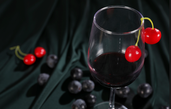 保存葡萄酒时，哪些需要水平卧放？
